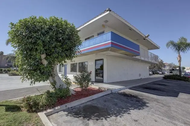 Motel 6 Corona, CA - Dış Mekan