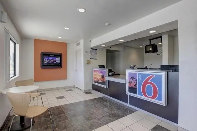 Motel 6 Corona, CA - Lobi