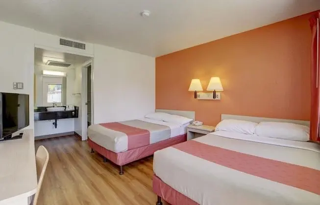 Motel 6 Corona, CA - Oda