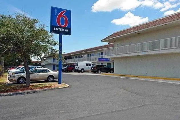 Motel 6-Corpus Christi East / N. Padre