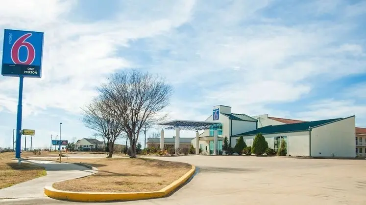 Motel 6 Corsicana, TX