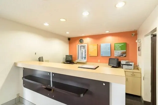Motel 6 Crawfordsville, IN - Lobi