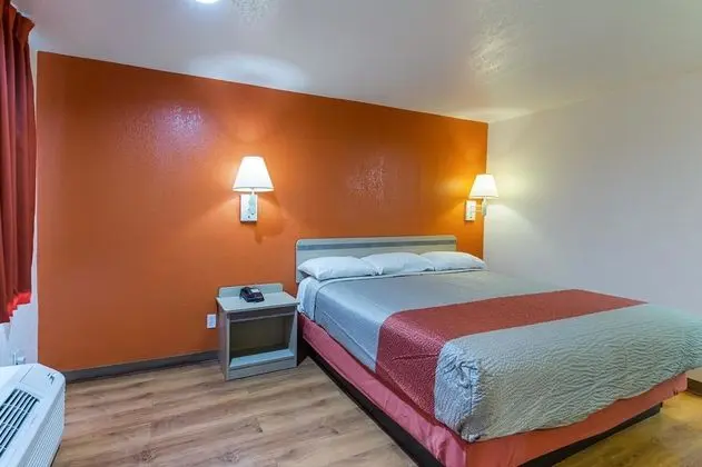 Motel 6 Dallas De Soto Lancaster