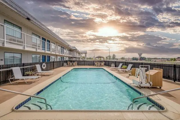 Motel 6 Dallas - Euless