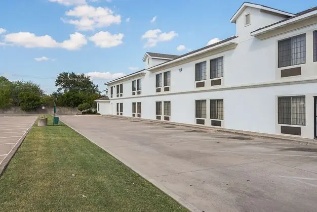 Motel 6 Dallas - Irving DFW Airport South - Dış Mekan