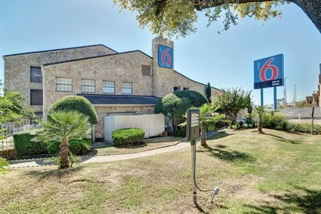 Motel 6 Dallas, TX - Forest Lane - Dış Mekan