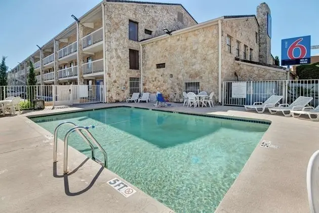Motel 6 Dallas, TX - Forest Lane - Havuz