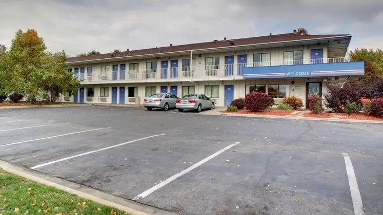 Motel 6 Des Moines, IA - North - Dış Mekan