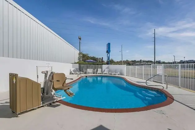 Motel 6 Dothan, AL - Havuz
