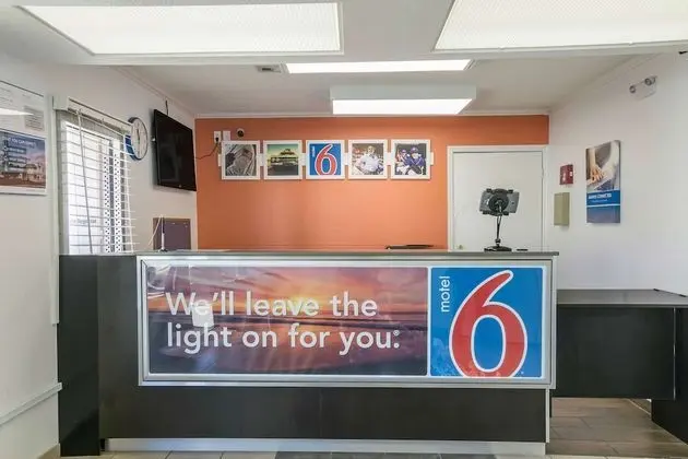 Motel 6 Dothan, AL - Lobi