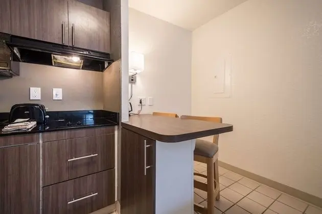 Motel 6 Duluth, GA- Atlanta- Gwinnett Place - Mutfak