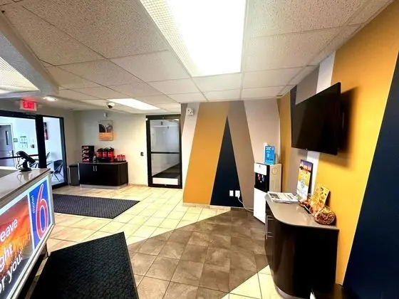 Motel 6 Duluth, MN - Lobi
