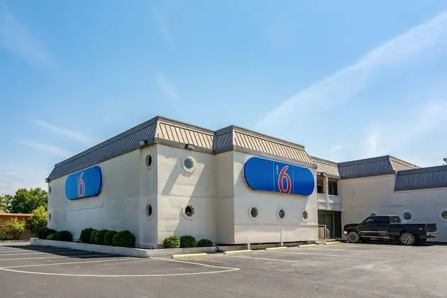 Motel 6 Durham, NC