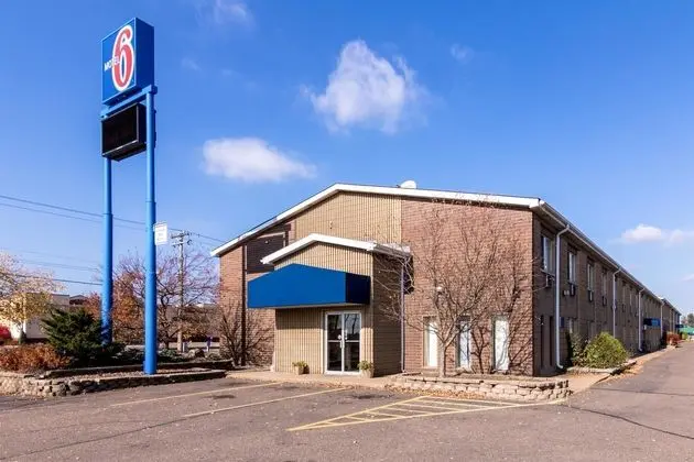 Motel 6 Eau Claire - Genel