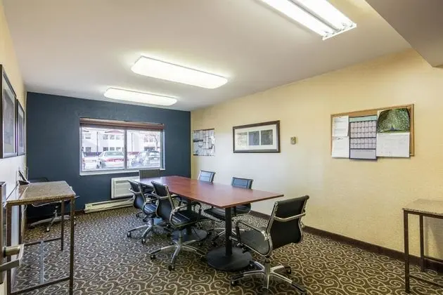 Motel 6 Eau Claire - İş / Konferans