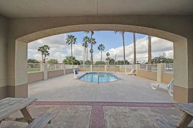 Motel 6 Edinburg, TX - Havuz