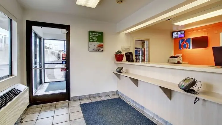 Motel 6 Elizabethtown, KY - Lobi