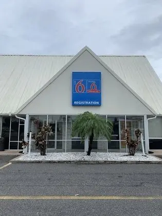 Motel 6 Englewood, FL - Dış Mekan