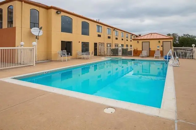 Motel 6 Ennis TX