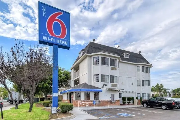 Motel 6 Escondido, CA