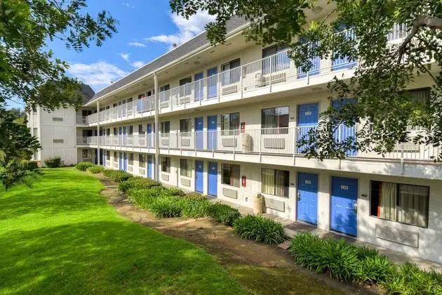 Motel 6 Escondido, CA - Dış Mekan