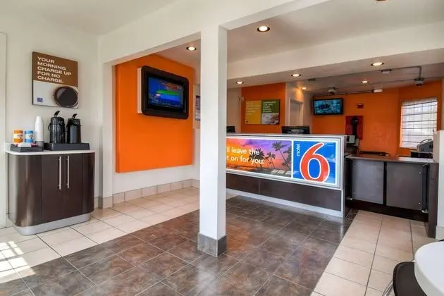 Motel 6 Escondido, CA - Lobi