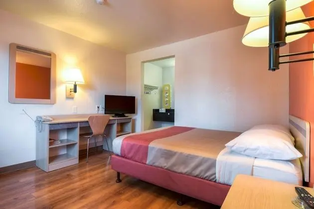 Motel 6 Escondido, CA - Oda