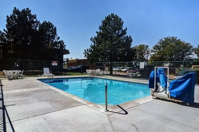 Motel 6 Fort Collins, CO - Havuz