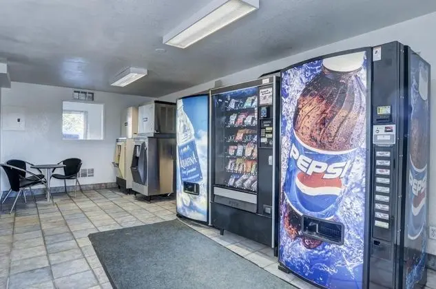 Motel 6 Fort Collins, CO - Lobi