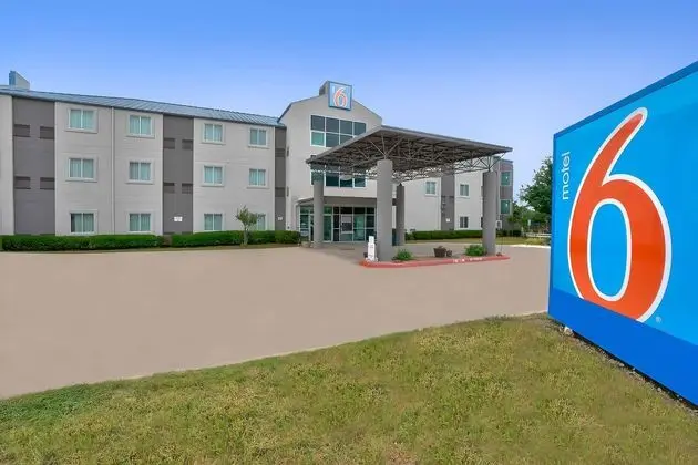 Motel 6 Fort Worth - Benbrook