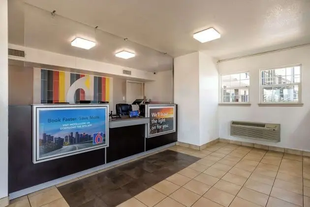 Motel 6 Fort Worth, TX - Convention Center - Lobi