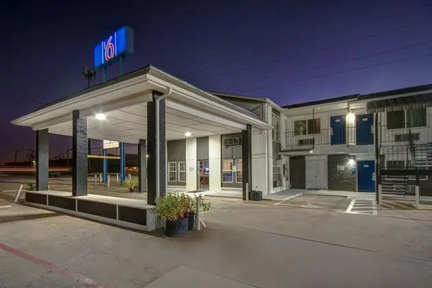 Motel 6 Fort Worth, TX - Convention Center - Öne Çıkan Resim