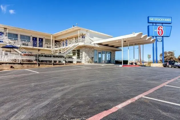 Motel 6 Fort Worth, TX - Stockyards - Dış Mekan