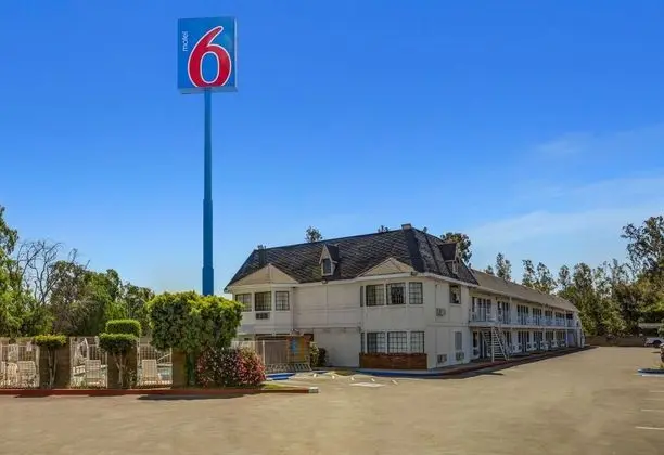 Motel 6 Fresno - Belmont Ave - Dış Mekan