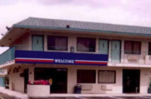 Motel 6 Fresno Blackstone