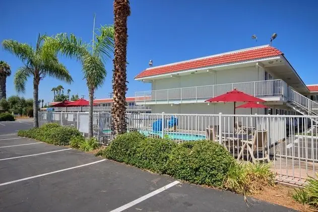 Motel 6 Fresno Blackstone