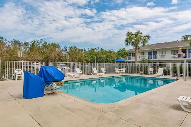 Motel 6 Ft Pierce - Havuz