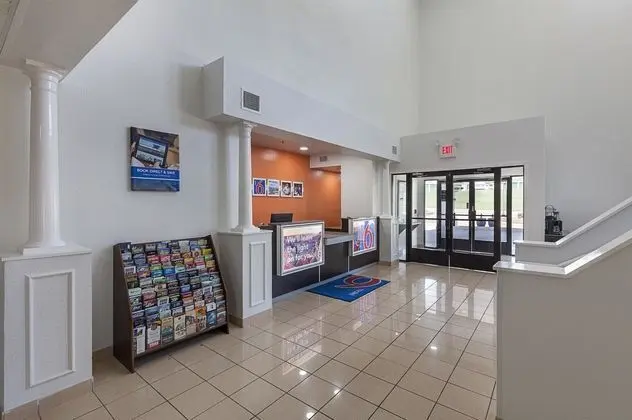 Motel 6 Ft Worth - Bedford, TX - Lobi