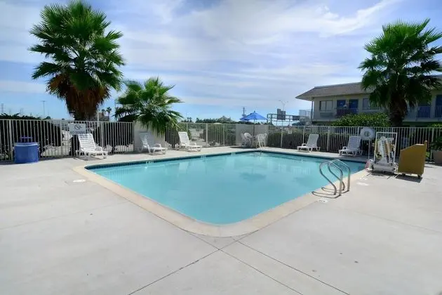 Motel 6 Galveston, TX - Havuz