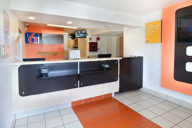 Motel 6 Galveston, TX - Lobi