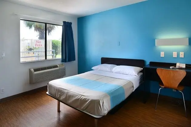 Motel 6 Galveston, TX - Oda