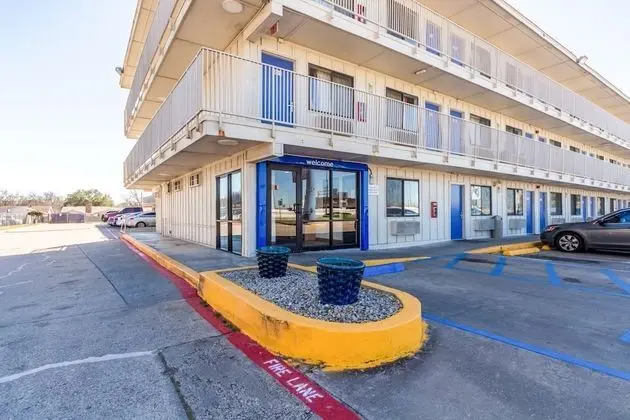 Motel 6 Garland, TX - Dallas - Dış Mekan