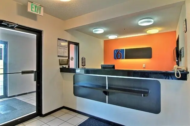 Motel 6 Gilman - Lobi