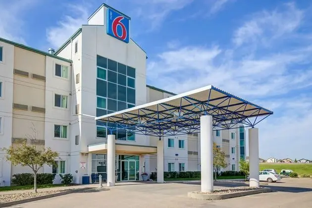 Motel 6 Grande Prairie - Dış Mekan