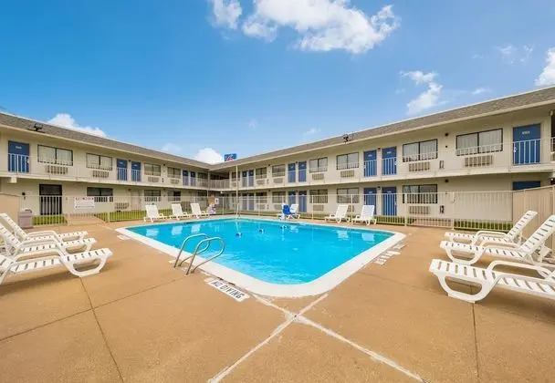 Motel 6 Greenville, TX