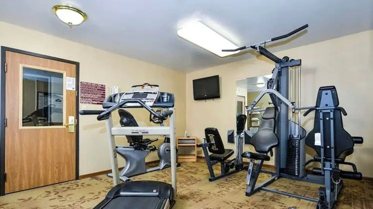Motel 6 Groton, CT—Casinos Nearby - Fitness