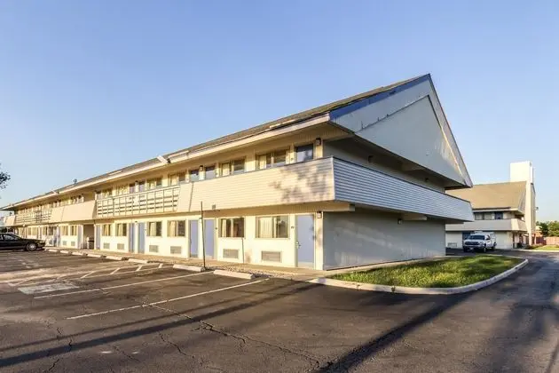 Motel 6 Grove City - Dış Mekan