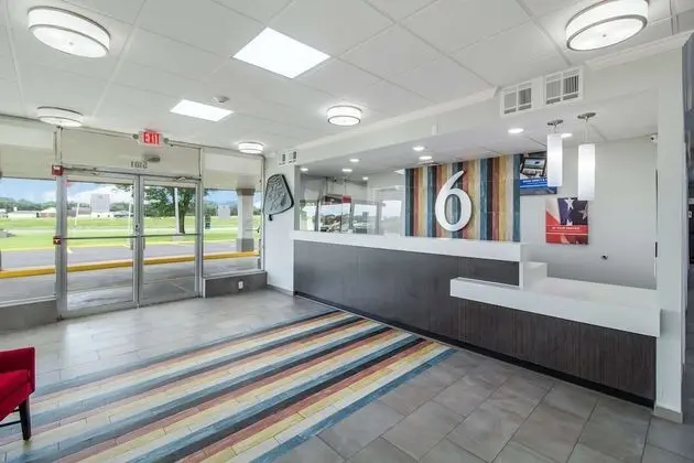 Motel 6 Groves, TX - Lobi
