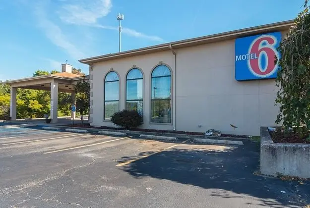 Motel 6 Hannibal, MO - Dış Mekan