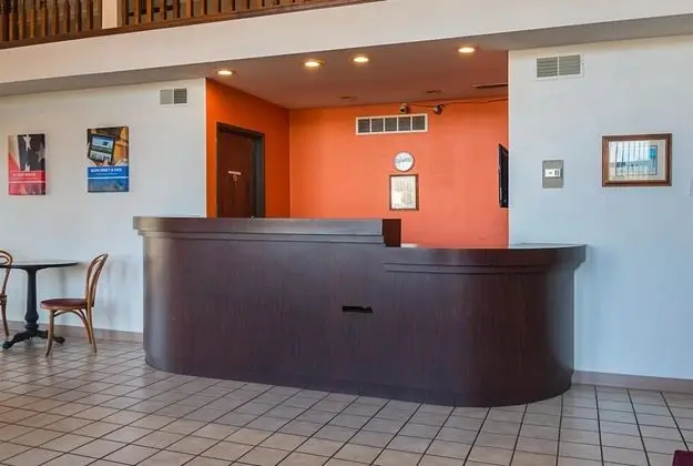 Motel 6 Hannibal, MO - Lobi